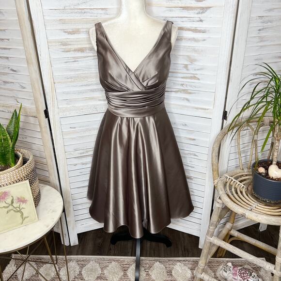 BILL LEVKOFF Women's 8 Bridesmaid Dress Gown Midi Length Satin Sleeveless Latte - Picture 3 of 16